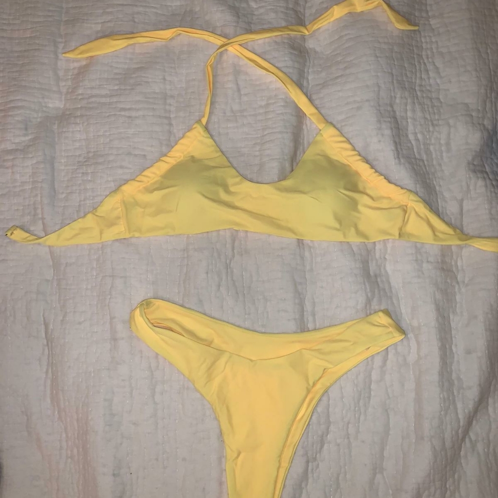 Bikini - Picture 2 of 4